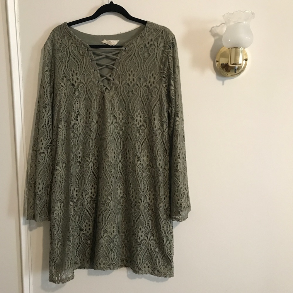 Lace dress with bell sleeves